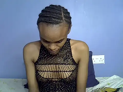 Snapshot of Queen_petite_ chatting on 03-03-25, 07:28 Queen petite online show from 03-03-25, 07:28
