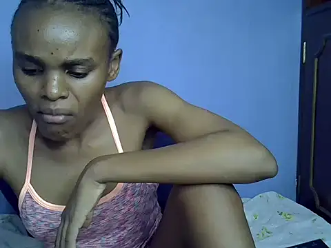 Snapshot of Queen_petite_ chatting on 03-20-25, 01:15 Queen petite online show from 03-20-25, 01:15