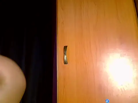 Snapshot of Queen_petite_ chatting on 07-20-26, 04:31 Queen petite online show from 07-20-26, 04:31