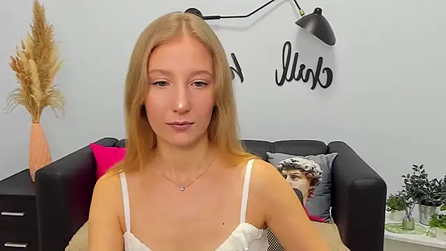 LolaWilsons online show from 11-04-25, 07:18