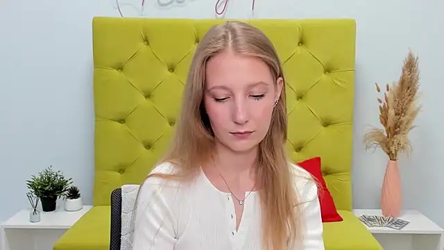 LolaWilsons online show from 05-04-26, 08:21