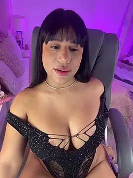 Snapshot of AshleyFerrer chatting on 10-10-25, 01:43 AshleyFerrer online show from 10-10-25, 01:43