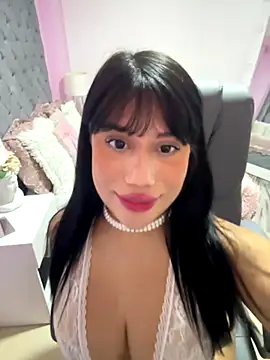 Snapshot of AshleyFerrer chatting on 10-28-25, 01:36 AshleyFerrer online show from 10-28-25, 01:36