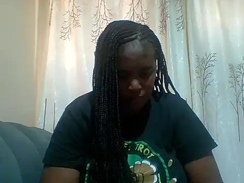 Snapshot of Beauty_beee chatting on 10-19-25, 11:00 Beauty beee online show from 10-19-25, 11:00