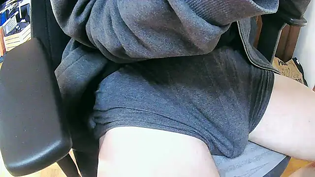 Snapshot of skinnyandthick chatting on 10-24-25, 01:07 skinnyandthick online show from 10-24-25, 01:07