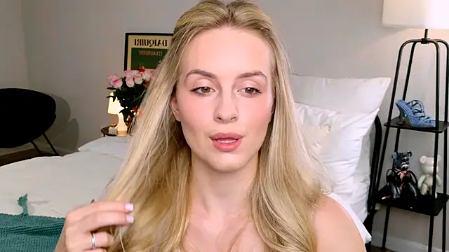 RozzitaBedberry online show from 09-24-25, 06:06