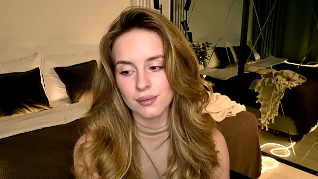 RozzitaBedberry online show from 05-11-26, 04:04