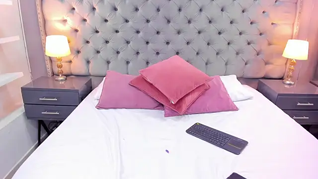 SamantaG online show from 02-10-25, 01:11