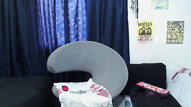 Snapshot of SamanthaSwan chatting on 10-20-25, 03:34 SamanthaSwan online show from 10-20-25, 03:34