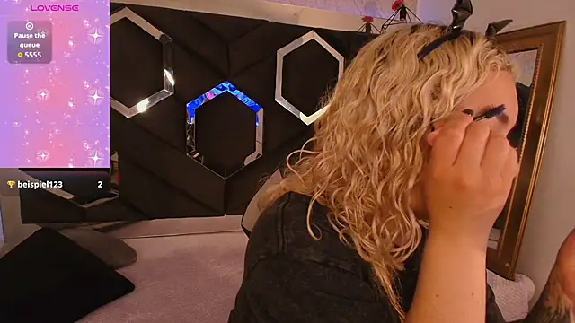 Haelycute online show from 11-02-25, 09:28