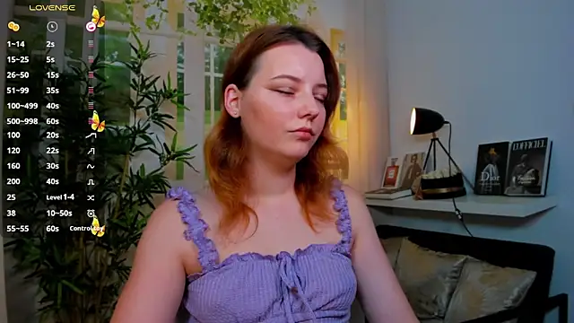 pretty little thing online show from 11-20-25, 04:07