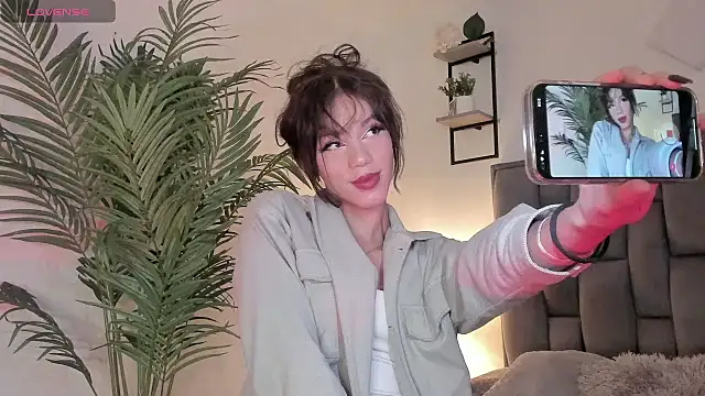 Snapshot of Carlita_cute chatting on 12-12-24, 08:10 Carlita cute online show from 12-12-24, 08:10