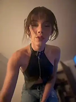 Snapshot of Carlita_cute chatting on 12-18-24, 01:37 Carlita cute online show from 12-18-24, 01:37