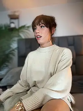 Snapshot of Carlita_cute chatting on 12-24-24, 12:44 Carlita cute online show from 12-24-24, 12:44