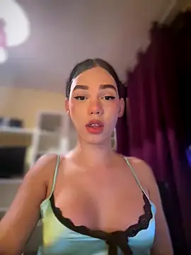 Snapshot of Carlita_cute chatting on 10-08-25, 10:35 Carlita cute online show from 10-08-25, 10:35