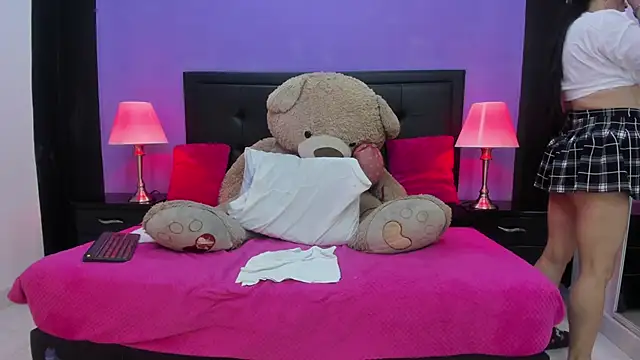 Snapshot of MaduraLuciana chatting on 02-02-25, 02:34 MaduraLuciana online show from 02-02-25, 02:34