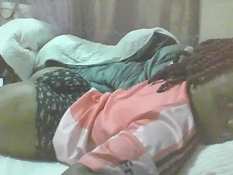 Snapshot of EBONYVANILLA02 chatting on 05-08-26, 12:32 EBONYVANILLA02 online show from 05-08-26, 12:32