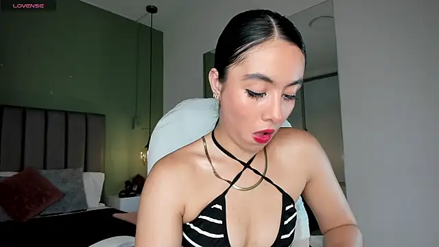 Snapshot of Samaanthaa_ chatting on 02-08-25, 12:17 Samaanthaa online show from 02-08-25, 12:17