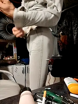 Snapshot of Gillygilly76 chatting on 11-14-25, 06:01 Gillygilly76 online show from 11-14-25, 06:01