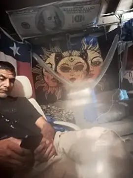 Snapshot of Gillygilly76 chatting on 03-04-26, 04:57 Gillygilly76 online show from 03-04-26, 04:57