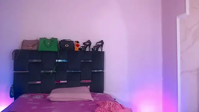 Snapshot of sexy-luna-star-ts chatting on 10-31-25, 06:58 sexy-luna-star-ts online show from 10-31-25, 06:58