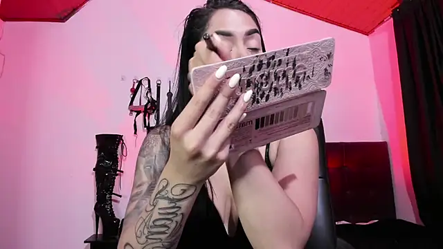 Snapshot of MistressVenena chatting on 09-18-25, 09:17 MistressVenena online show from 09-18-25, 09:17