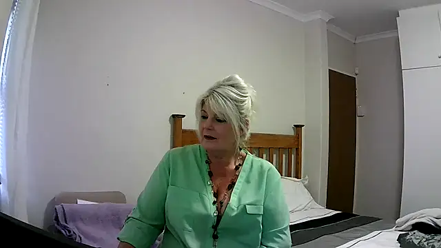 Miahotmilf online show from 12-20-24, 06:02