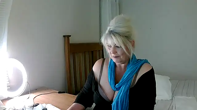 Miahotmilf online show from 03-09-25, 07:37