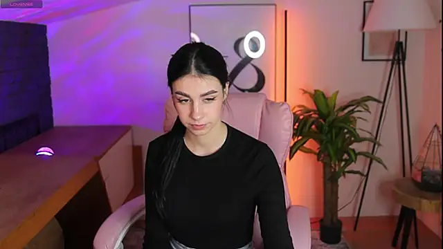 Snapshot of Dina_Foxxx chatting on 10-13-25, 07:36 Dina Foxxx online show from 10-13-25, 07:36