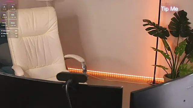 Snapshot of Dina_Foxxx chatting on 11-13-25, 09:30 Dina Foxxx online show from 11-13-25, 09:30