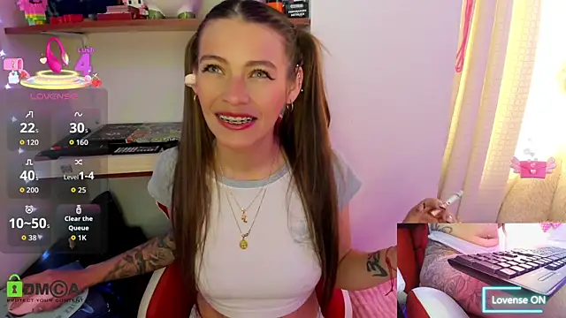 Snapshot of sweetlittlelisa chatting on 09-30-25, 04:12 sweetlittlelisa online show from 09-30-25, 04:12