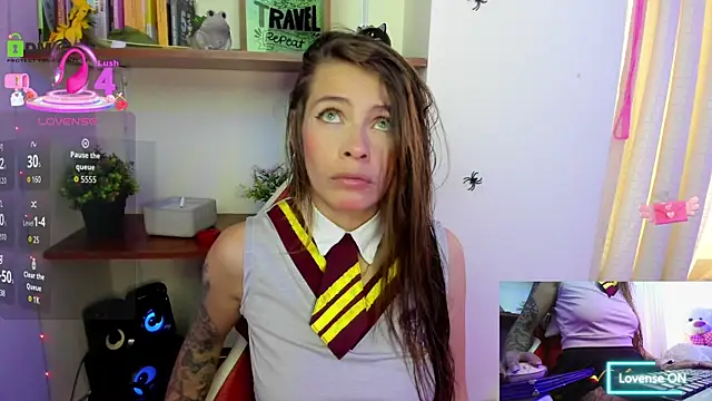 Snapshot of sweetlittlelisa chatting on 10-15-25, 08:20 sweetlittlelisa online show from 10-15-25, 08:20