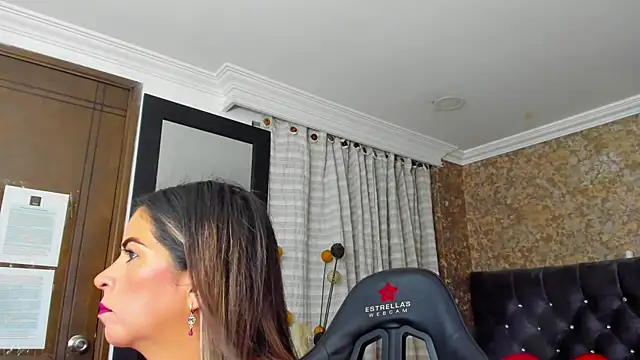 Snapshot of stella_xue chatting on 02-15-25, 07:50 stella xue online show from 02-15-25, 07:50