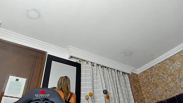 Snapshot of stella_xue chatting on 02-27-25, 02:53 stella xue online show from 02-27-25, 02:53