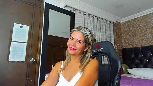 Snapshot of stella_xue chatting on 02-27-25, 11:04 stella xue online show from 02-27-25, 11:04