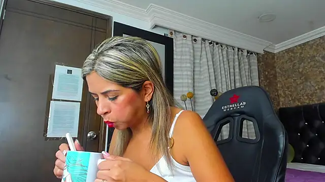 Snapshot of stella_xue chatting on 02-28-25, 02:09 stella xue online show from 02-28-25, 02:09