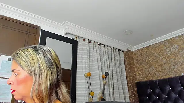 Snapshot of stella_xue chatting on 03-03-25, 08:00 stella xue online show from 03-03-25, 08:00