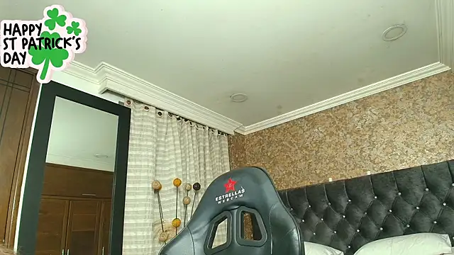 Snapshot of stella_xue chatting on 03-17-25, 08:09 stella xue online show from 03-17-25, 08:09