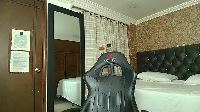 Snapshot of stella_xue chatting on 03-20-25, 11:12 stella xue online show from 03-20-25, 11:12