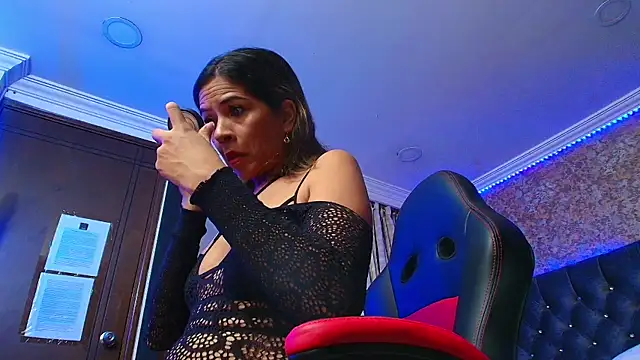 Snapshot of stella_xue chatting on 10-02-25, 08:05 stella xue online show from 10-02-25, 08:05