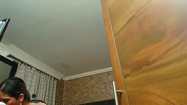 Snapshot of stella_xue chatting on 10-04-25, 01:42 stella xue online show from 10-04-25, 01:42