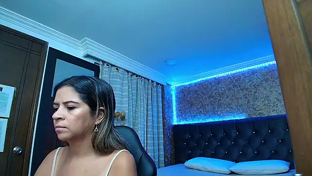 Snapshot of stella_xue chatting on 10-17-25, 09:28 stella xue online show from 10-17-25, 09:28