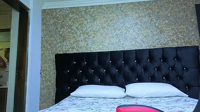 Snapshot of stella_xue chatting on 11-04-25, 10:42 stella xue online show from 11-04-25, 10:42