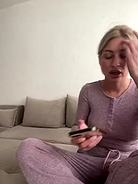 belle98 online show from 09-10-25, 03:12