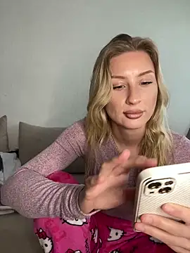 Snapshot of belle98 chatting on 02-11-26, 10:09 belle98 online show from 02-11-26, 10:09