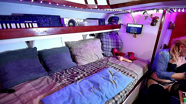 Honeykiss23 online show from 01-16-25, 07:20