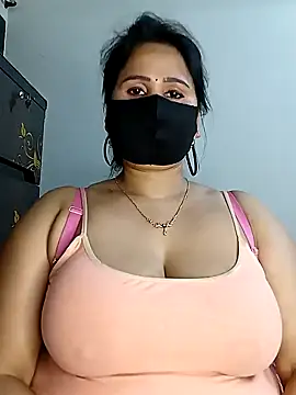 Snapshot of Tishani chatting on 01-07-25, 05:42 Tishani online show from 01-07-25, 05:42