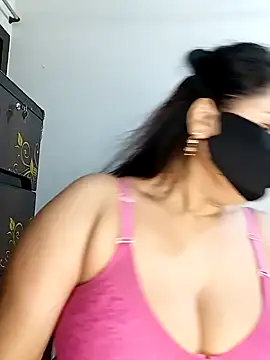 Snapshot of Tishani chatting on 01-08-25, 09:42 Tishani online show from 01-08-25, 09:42