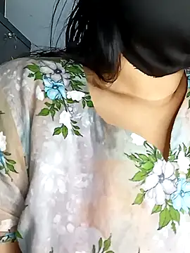 Snapshot of Tishani chatting on 01-28-25, 12:22 Tishani online show from 01-28-25, 12:22