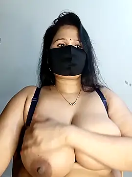 Snapshot of Tishani chatting on 02-10-25, 02:26 Tishani online show from 02-10-25, 02:26